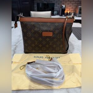 LV clutch/wristlet/crossbody
